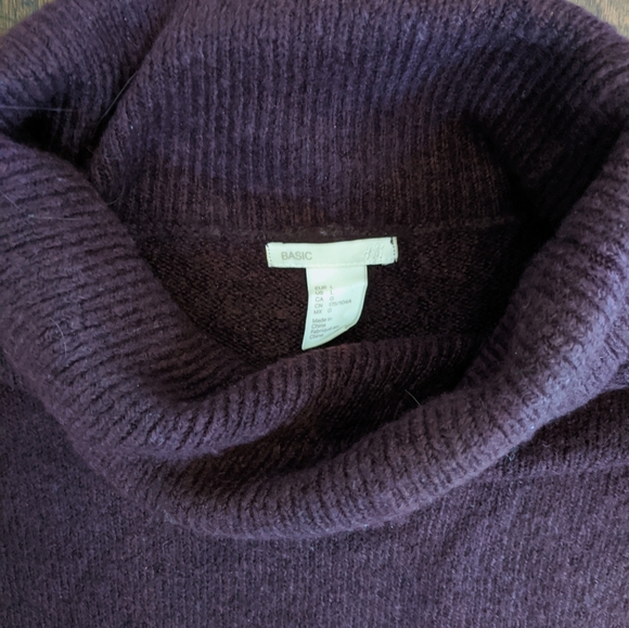 3/$15 Burgundy H&M sweater - Picture 4 of 4